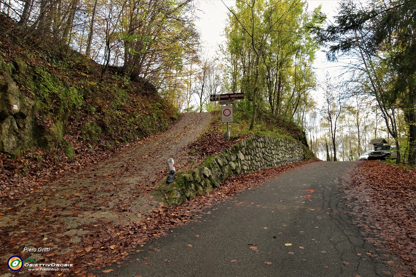 07 Parcheggio e partenza da Foppelle  (1100 m) di Camerata Cornello.JPG